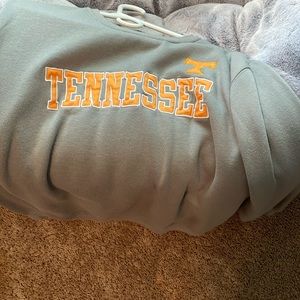 tennessee crewneck. good condition